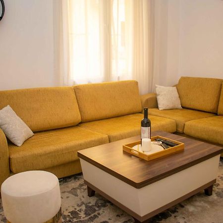City Center/Navarinou Classical Style Apt-King Bed Tesalonika Bagian luar foto